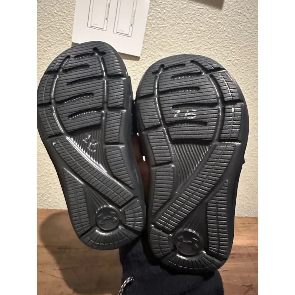 NEW Under Armour Black Boy Slides / Sandals with Adjustable Strap Size 12k